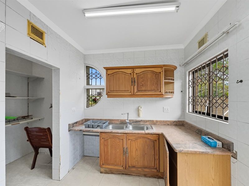 4 Bedroom House To Rent in Dawncliffe, Westville - Photo 10