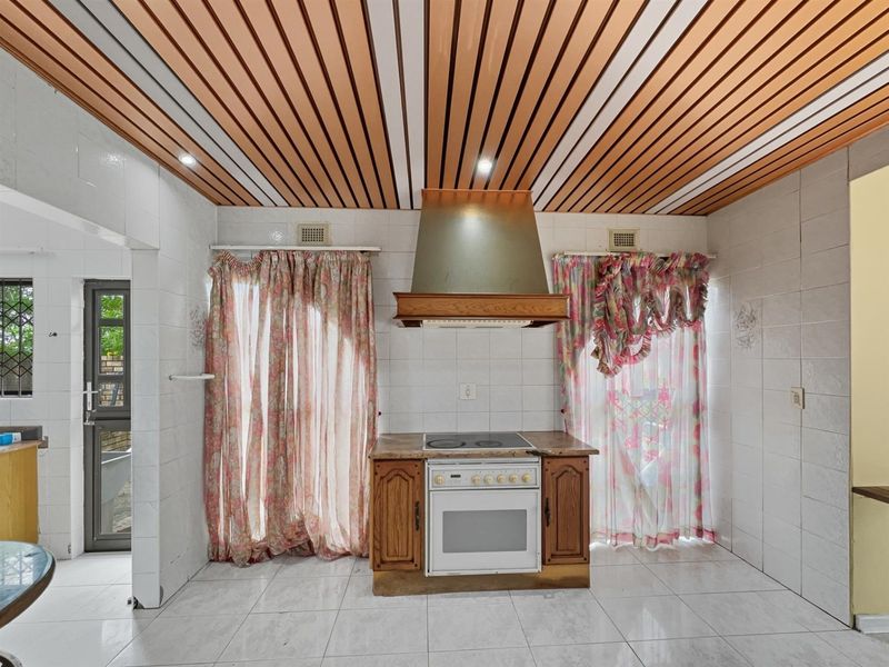 4 Bedroom House To Rent in Dawncliffe, Westville - Photo 9