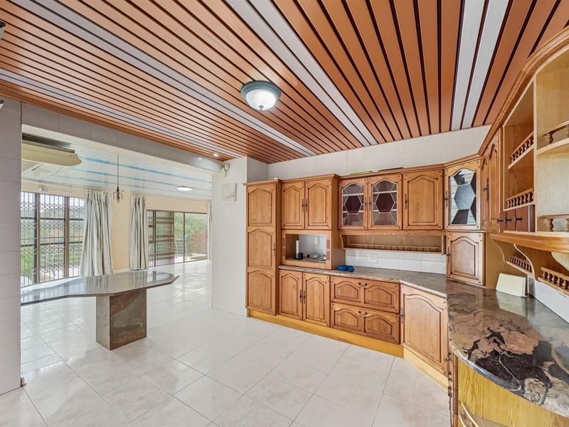 4 Bedroom House To Rent in Dawncliffe, Westville - Photo 8