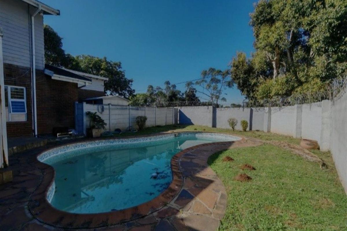 Stunning and precious 5 bedroom home,5  bathroom perfectly nestled in the heart of glenwood,berea - Photo 3