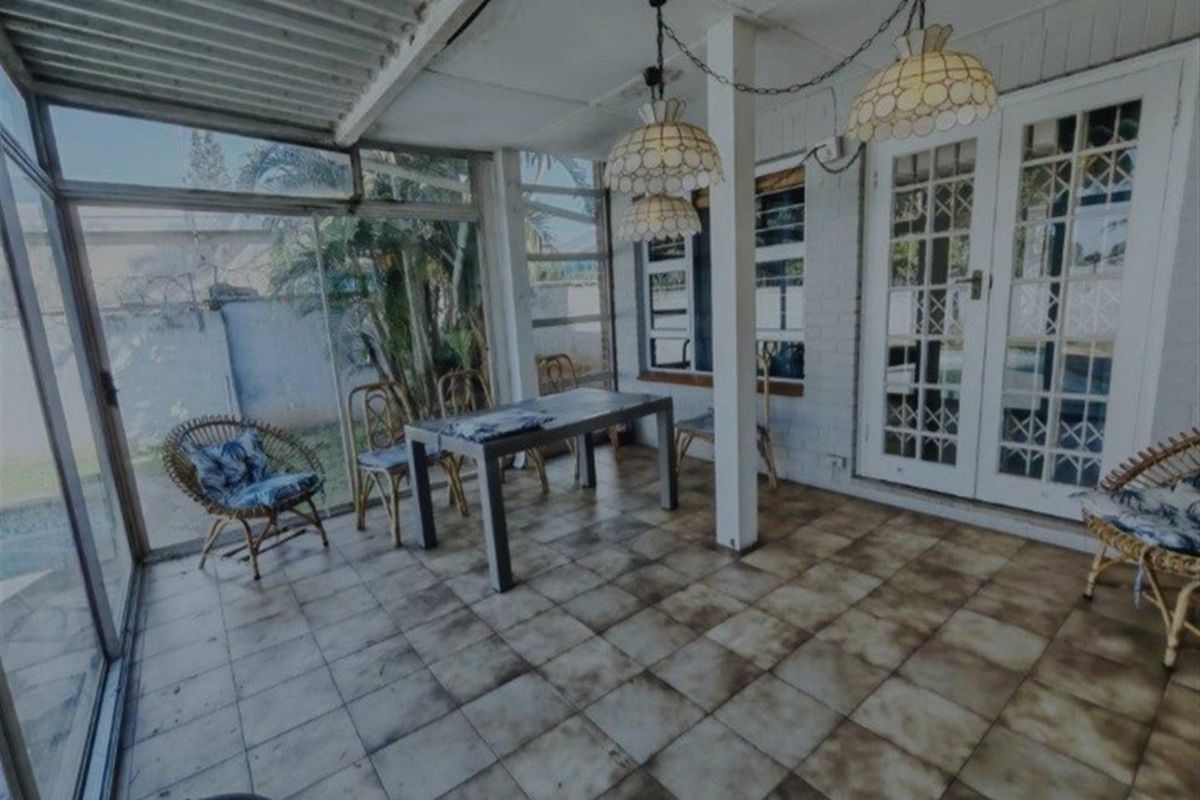 Stunning and precious 5 bedroom home,5  bathroom perfectly nestled in the heart of glenwood,berea - Photo 4