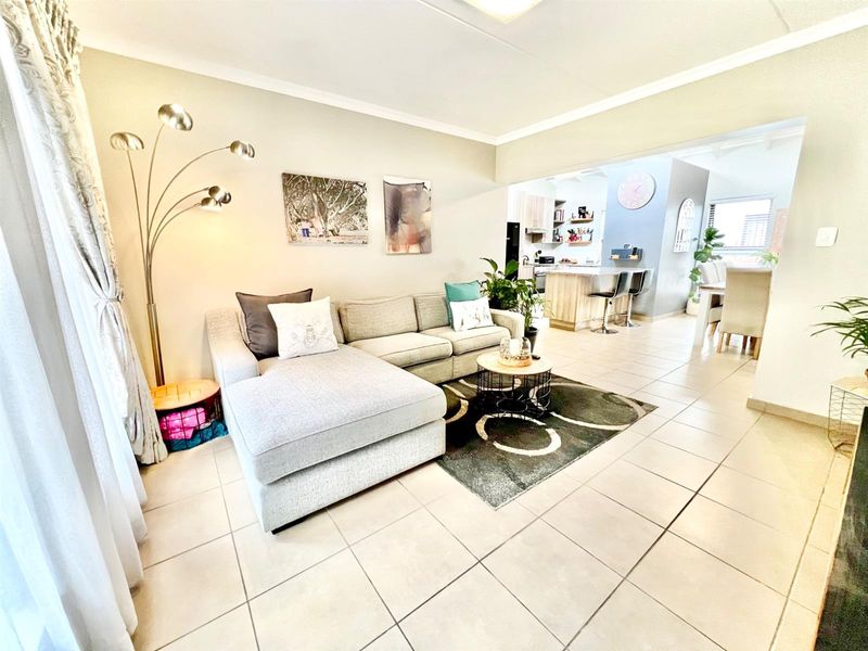 Townhouse For Sale in Summerset, Midrand - Photo 2