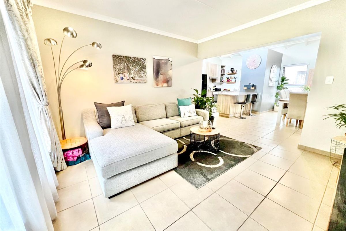 Townhouse For Sale in Summerset, Midrand - Photo 2