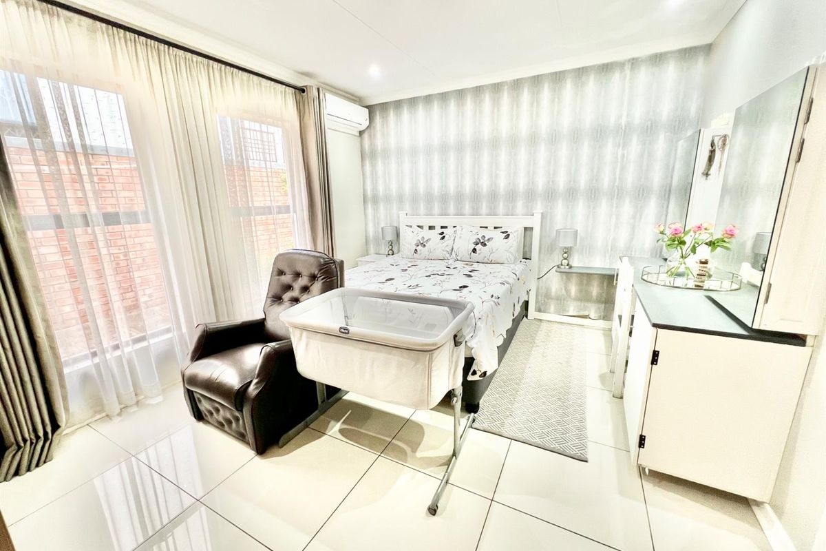 Townhouse For Sale in Summerset, Midrand - Photo 5