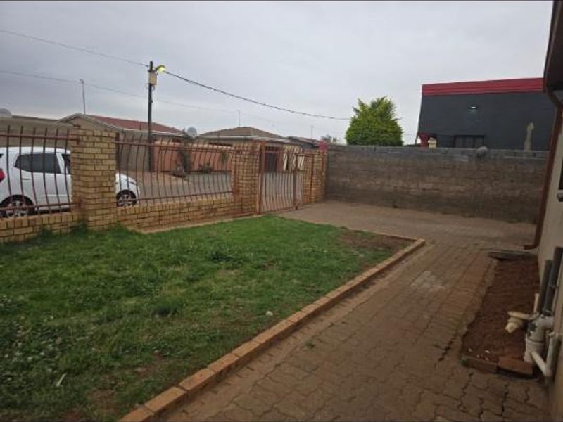 House For Sale in Protea Glen, Soweto - Photo 7