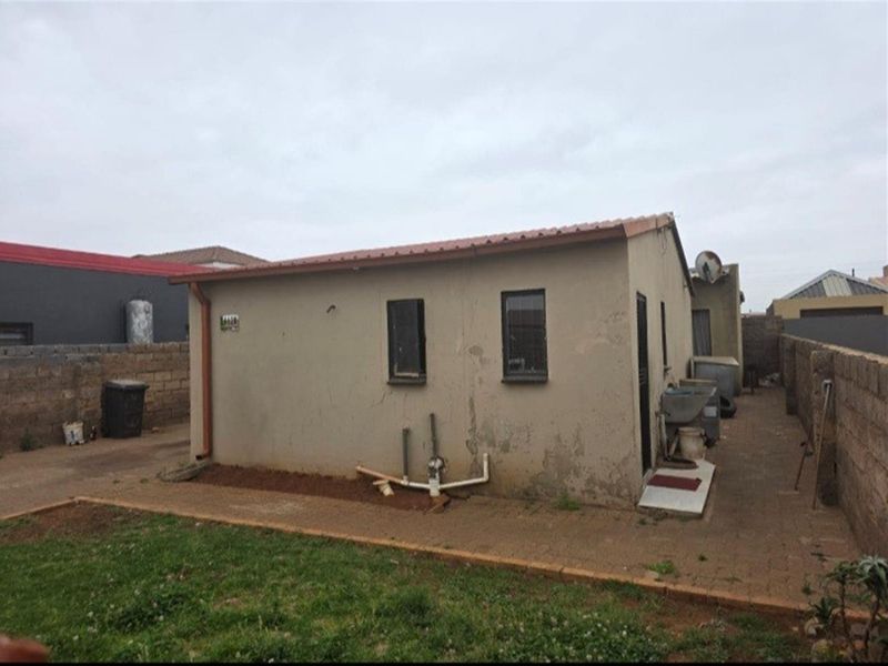 House For Sale in Protea Glen, Soweto - Photo 2