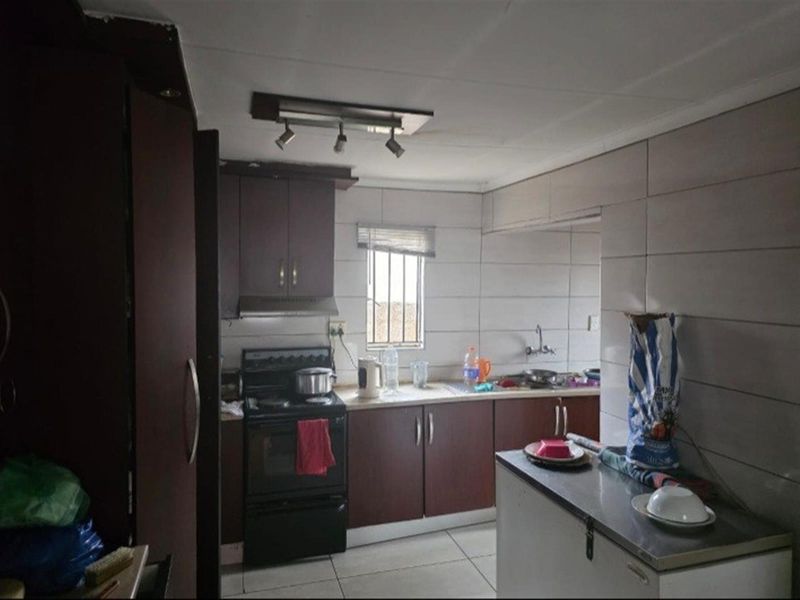 House For Sale in Protea Glen, Soweto - Photo 4