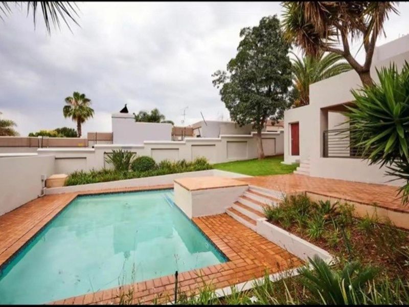 Apartment For Sale in Paulshof, Sandton - Photo 2
