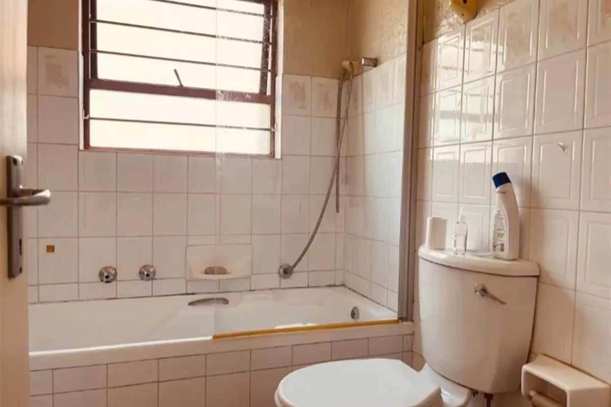 Apartment For Sale in Paulshof, Sandton - Photo 3