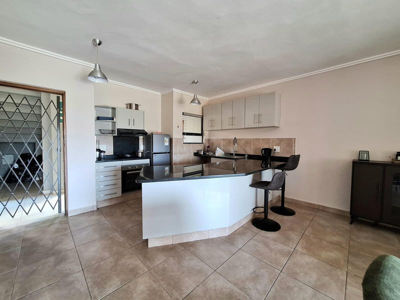 Lock up and go 2 bedroom ground apartment for sale in Palm Lakes - Photo 6