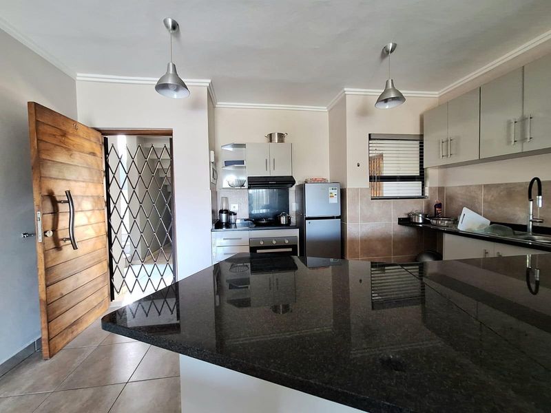 Lock up and go 2 bedroom ground apartment for sale in Palm Lakes - Photo 5