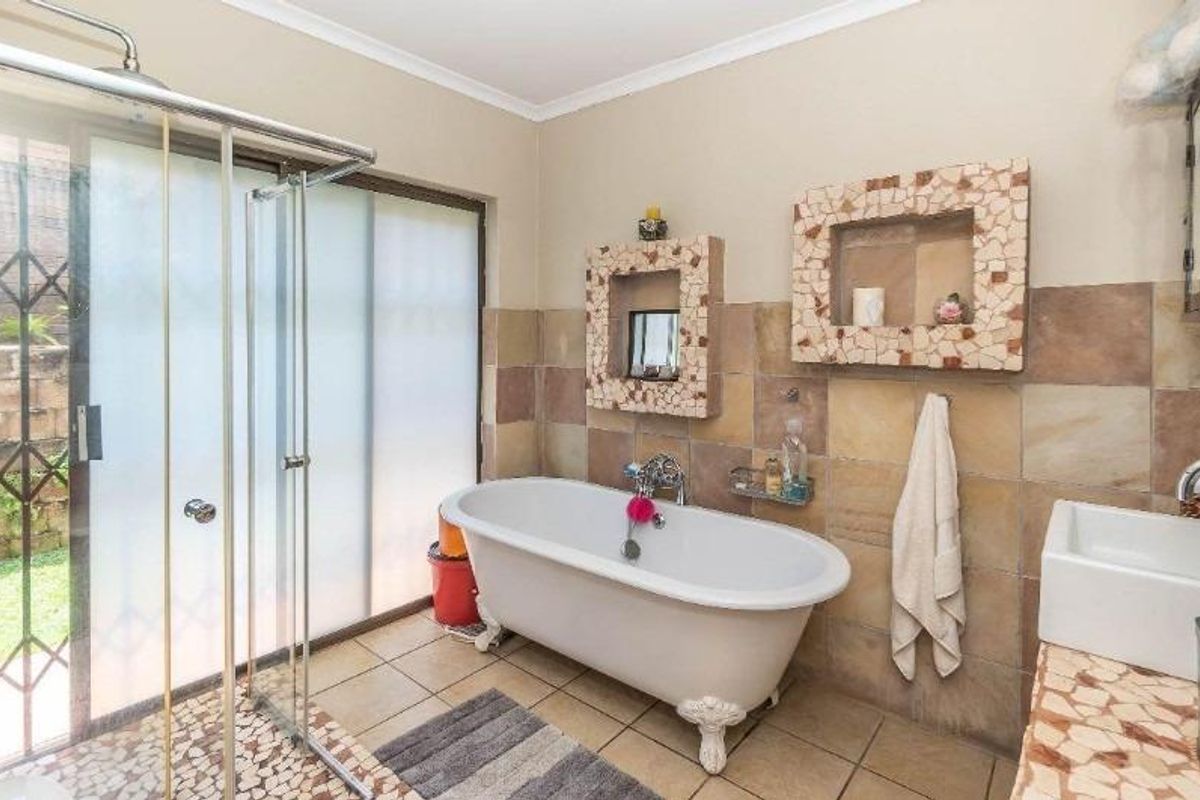Townhouse For Sale in Panorama Park, Kingsburgh, KwaZulu Natal - Photo 3
