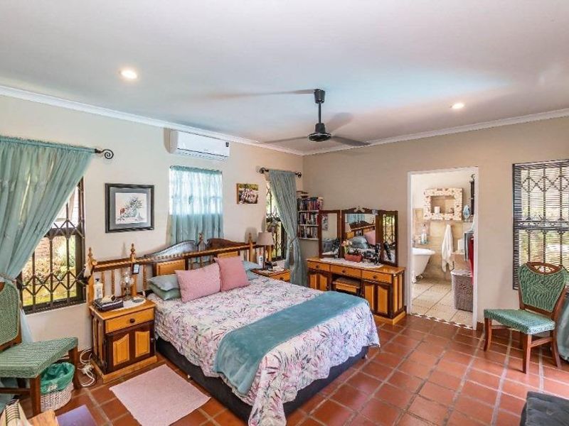 Townhouse For Sale in Panorama Park, Kingsburgh, KwaZulu Natal - Photo 2