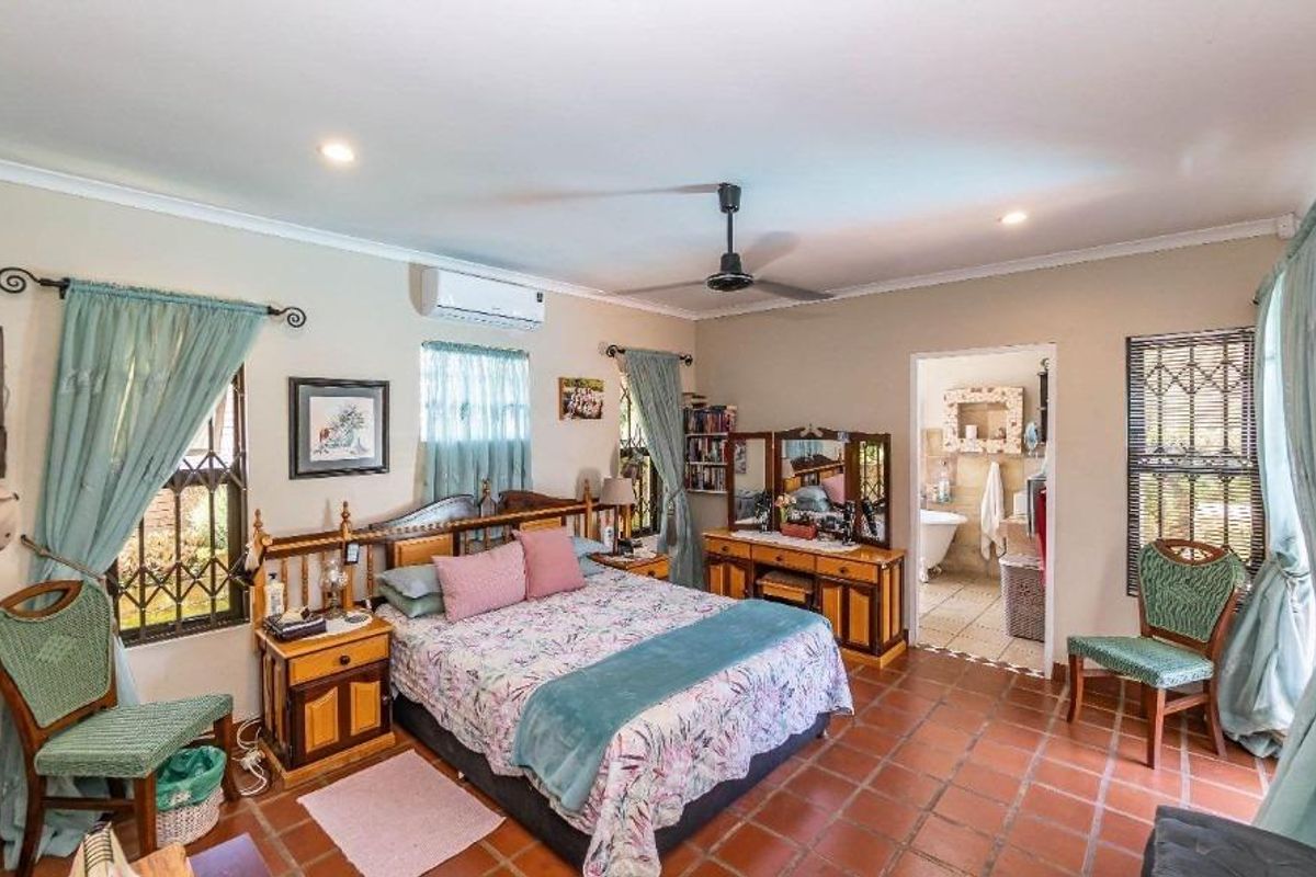 Townhouse For Sale in Panorama Park, Kingsburgh, KwaZulu Natal - Photo 2