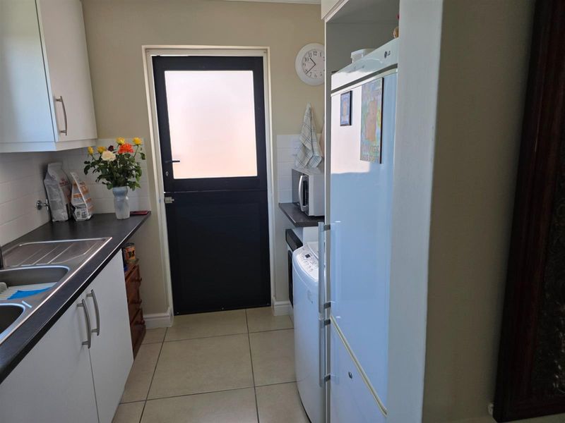 House For Sale in Karookraal Estate, Hartenbos Central - Photo 8