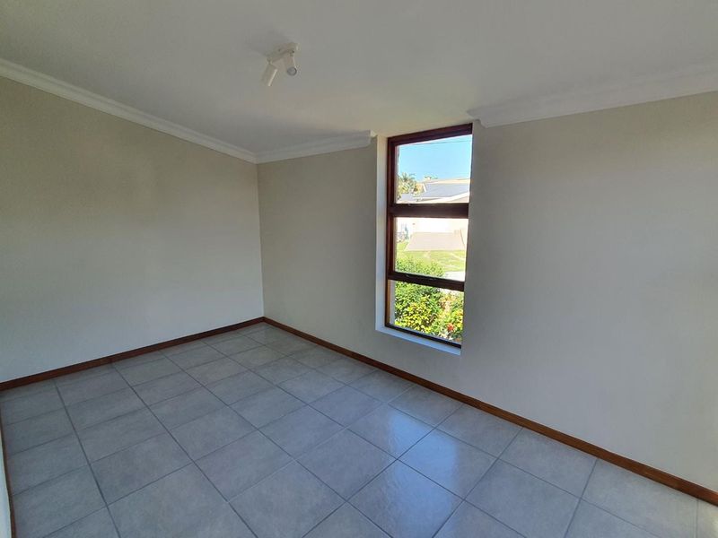 Stunning 6-Bedroom Home with Ocean Views in Bayview, Hartenbos - Photo 10