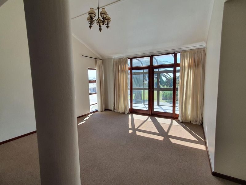 Stunning 6-Bedroom Home with Ocean Views in Bayview, Hartenbos - Photo 3