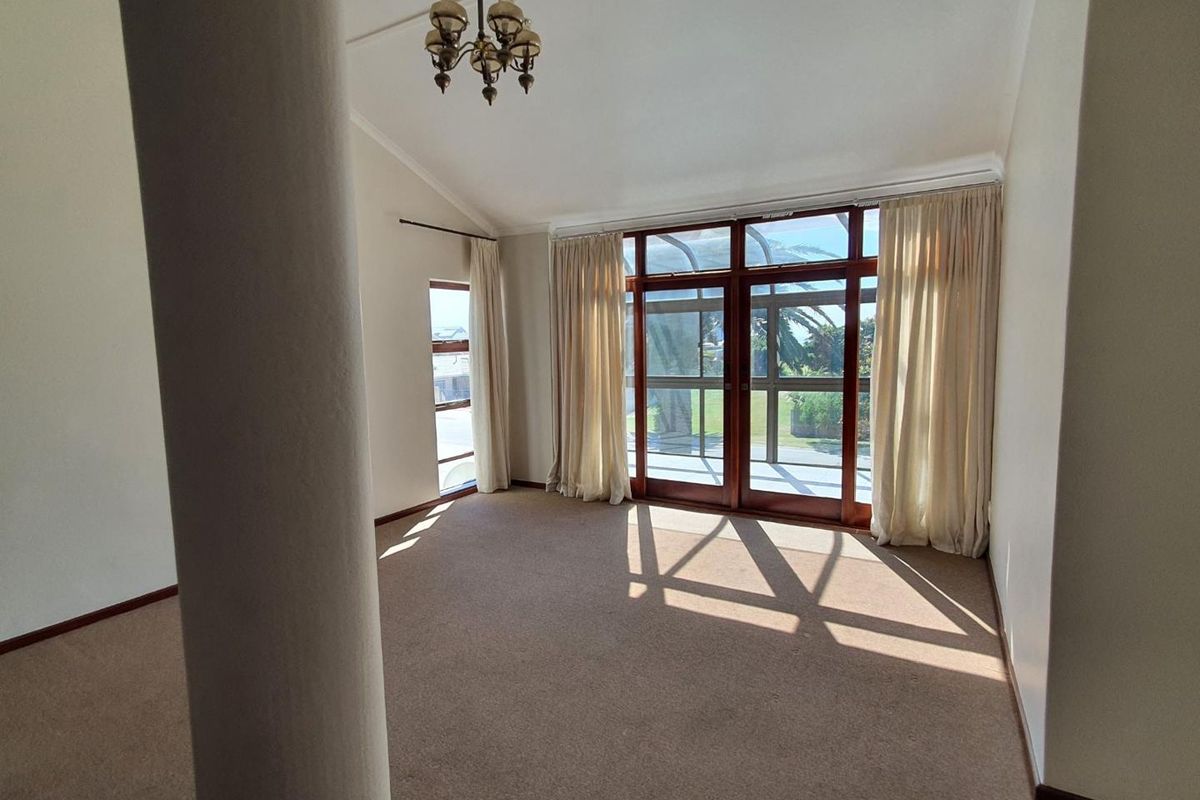 Stunning 6-Bedroom Home with Ocean Views in Bayview, Hartenbos - Photo 3