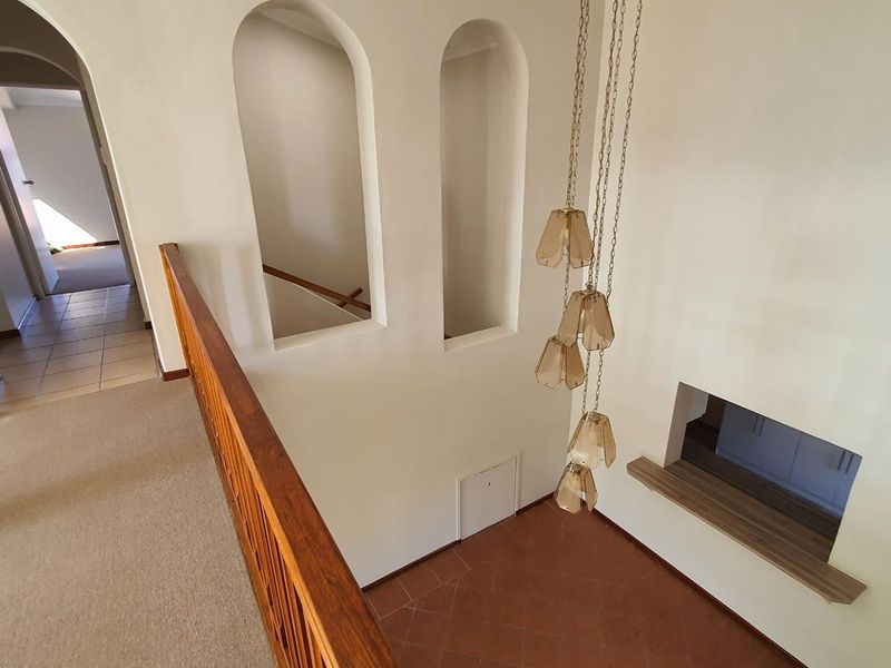 Stunning 6-Bedroom Home with Ocean Views in Bayview, Hartenbos - Photo 4