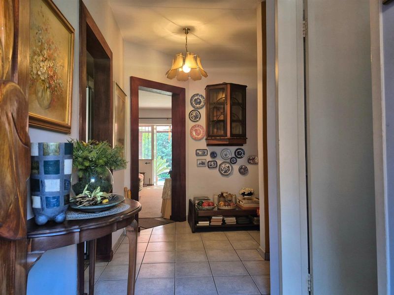 Charming Silverton Townhouse with 3 Bedrooms and a Beautiful Private Garden. - Photo 4