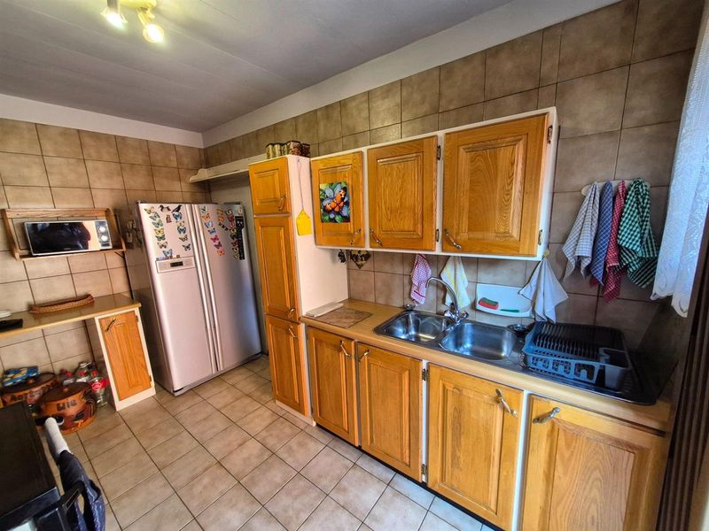 Charming Silverton Townhouse with 3 Bedrooms and a Beautiful Private Garden. - Photo 9