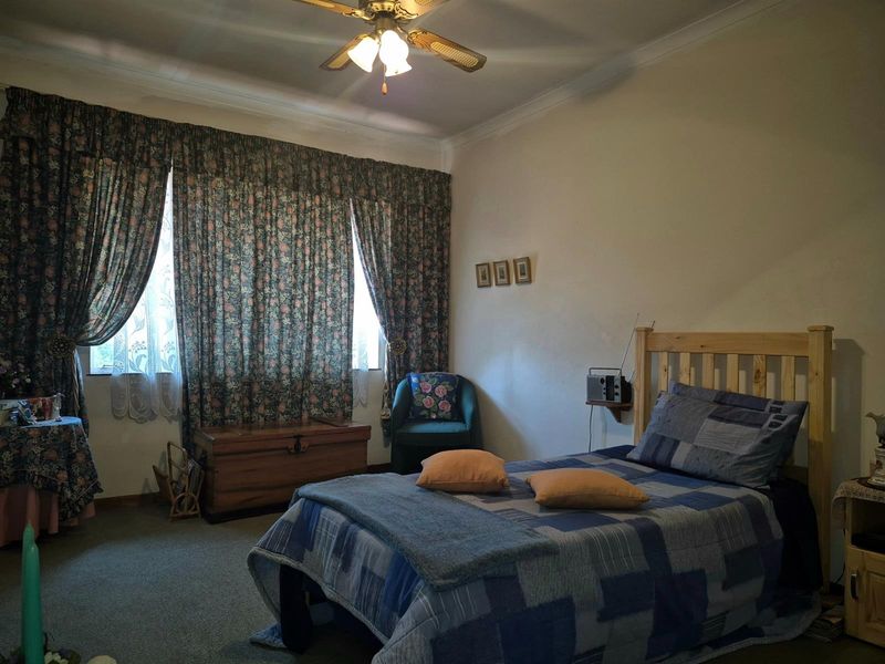 Charming Silverton Townhouse with 3 Bedrooms and a Beautiful Private Garden. - Photo 6