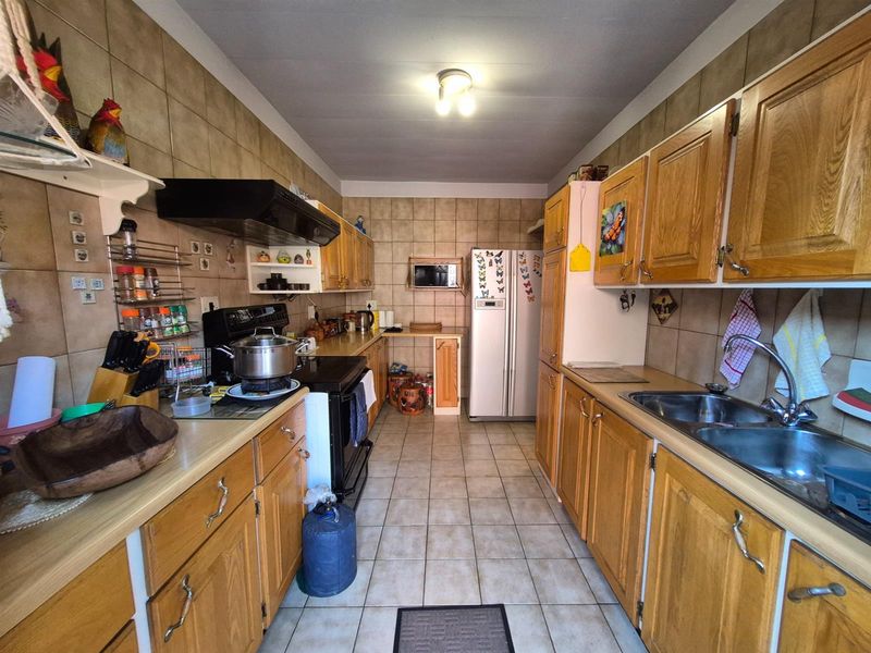 Charming Silverton Townhouse with 3 Bedrooms and a Beautiful Private Garden. - Photo 3