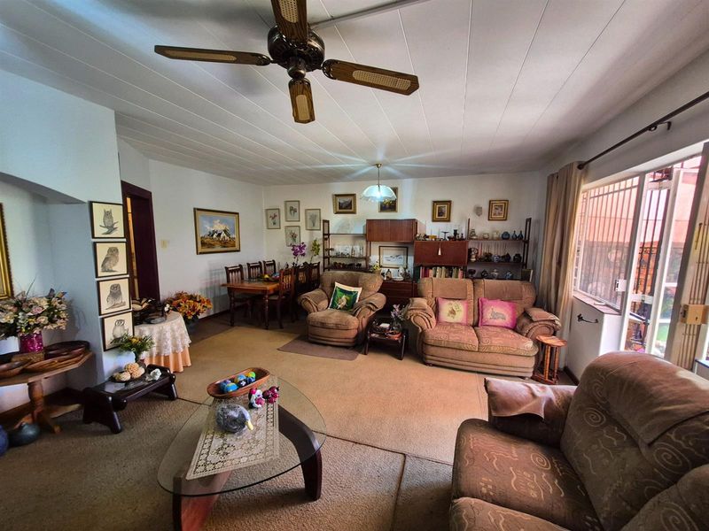 Charming Silverton Townhouse with 3 Bedrooms and a Beautiful Private Garden. - Photo 5