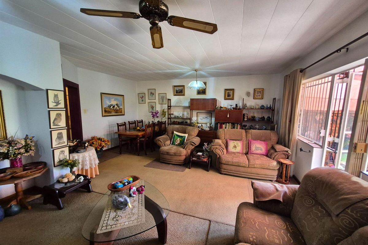 Charming Silverton Townhouse with 3 Bedrooms and a Beautiful Private Garden. - Photo 5