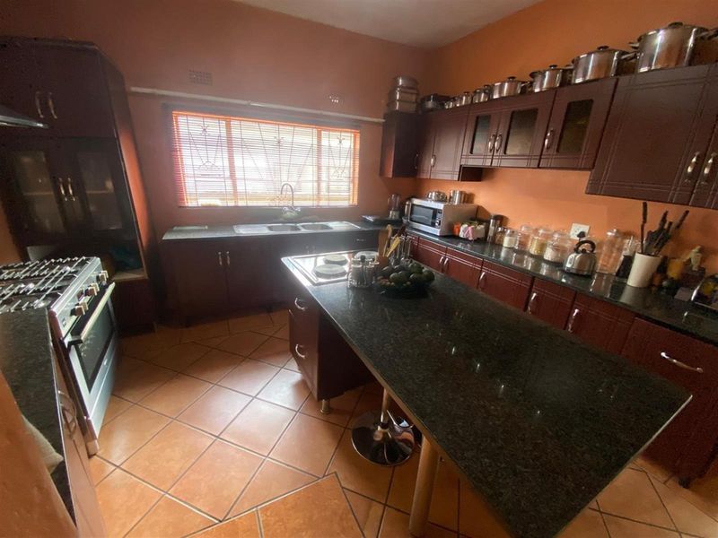 ✨ Spacious Family Home in Hillsview, White River ✨ - Photo 9