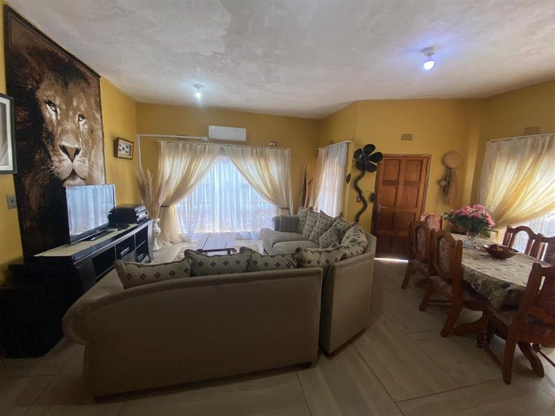 ✨ Spacious Family Home in Hillsview, White River ✨ - Photo 4