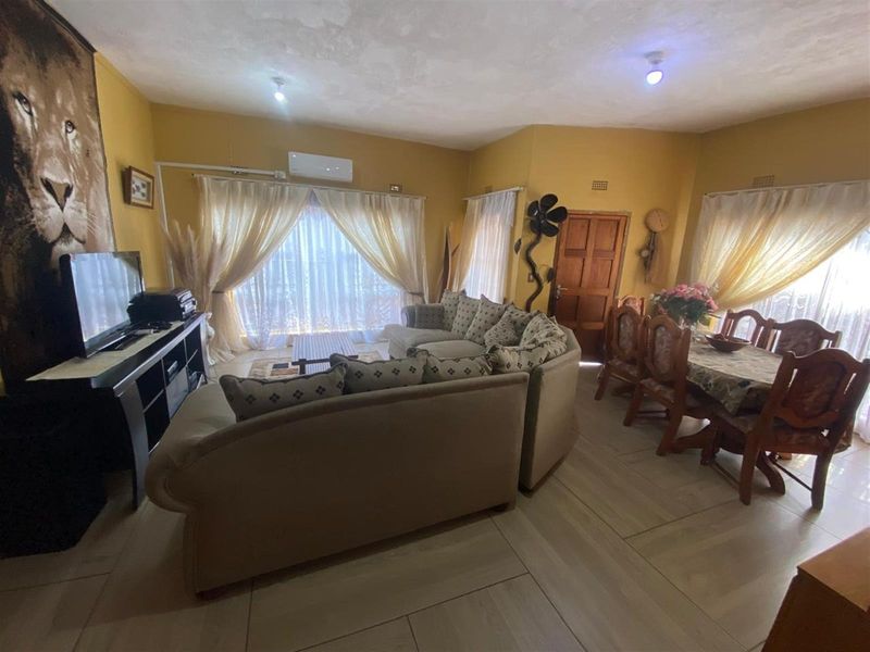 ✨ Spacious Family Home in Hillsview, White River ✨ - Photo 6