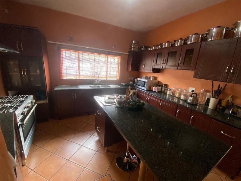 ✨ Spacious Family Home in Hillsview, White River ✨ - Photo 8