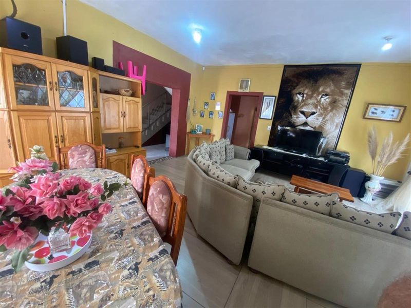 ✨ Spacious Family Home in Hillsview, White River ✨ - Photo 5