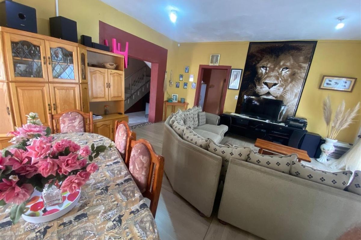 ✨ Spacious Family Home in Hillsview, White River ✨ - Photo 5