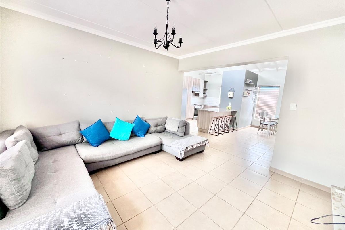 Townhouse For Sale in Summerset, Midrand - Photo 3