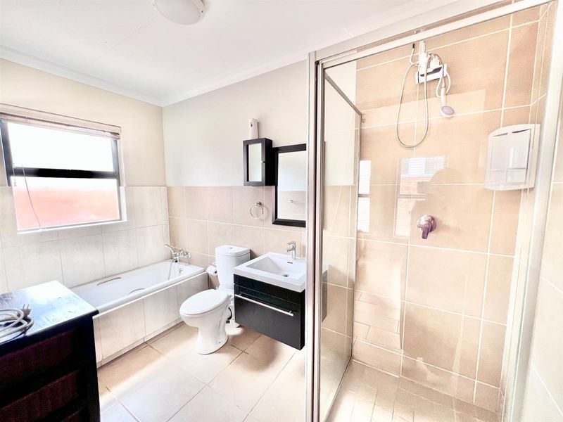 Townhouse For Sale in Summerset, Midrand - Photo 4