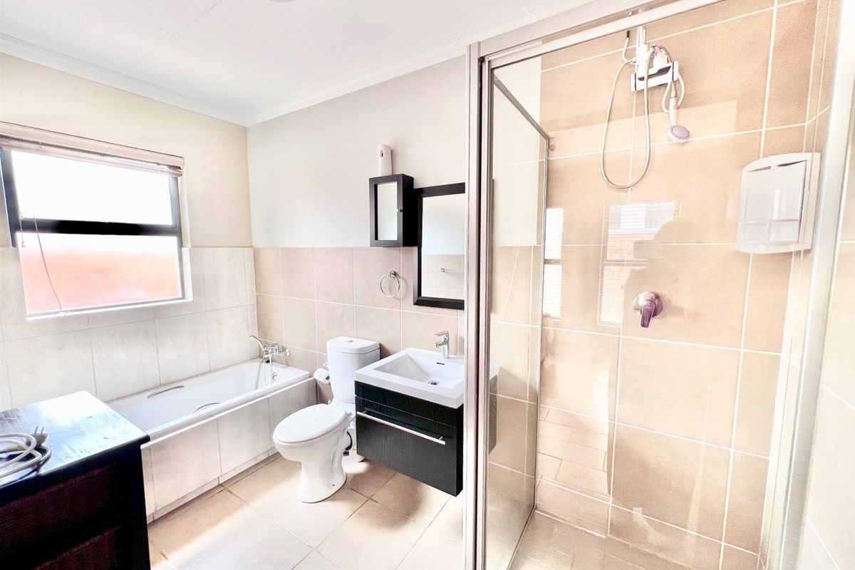 Townhouse For Sale in Summerset, Midrand - Photo 4