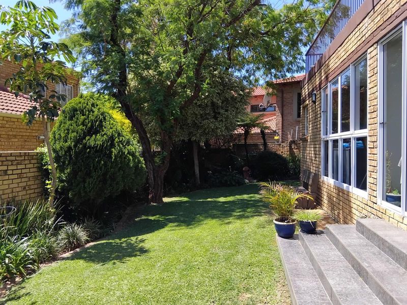 Townhouse for sale. Ruimsig, Roodepoort area. PRICED TO SELL!!!!! - Photo 5