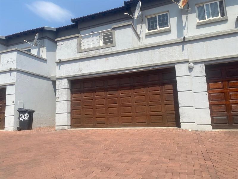 Townhouse For Sale in Ferndale, Randburg - Photo 4