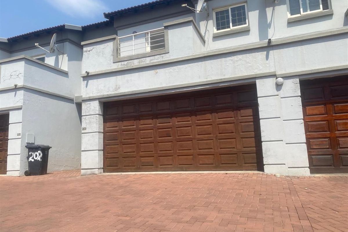 Townhouse For Sale in Ferndale, Randburg - Photo 4