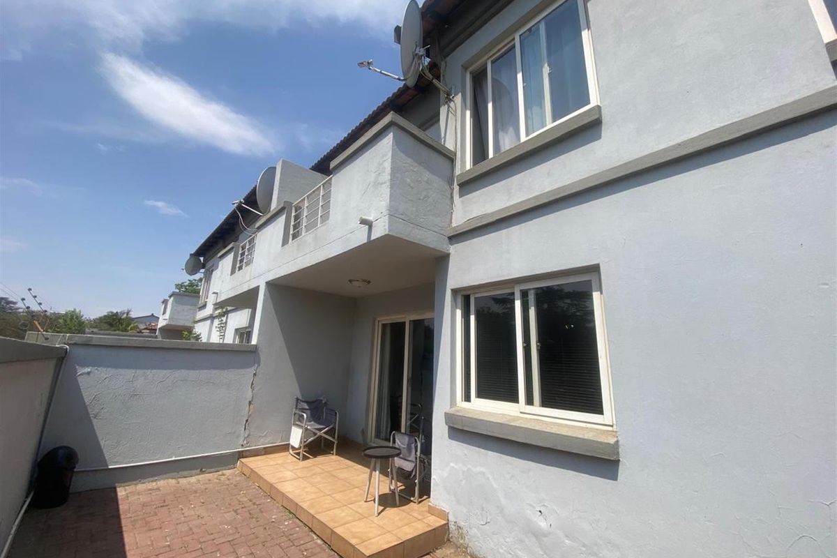 Townhouse For Sale in Ferndale, Randburg - Photo 2