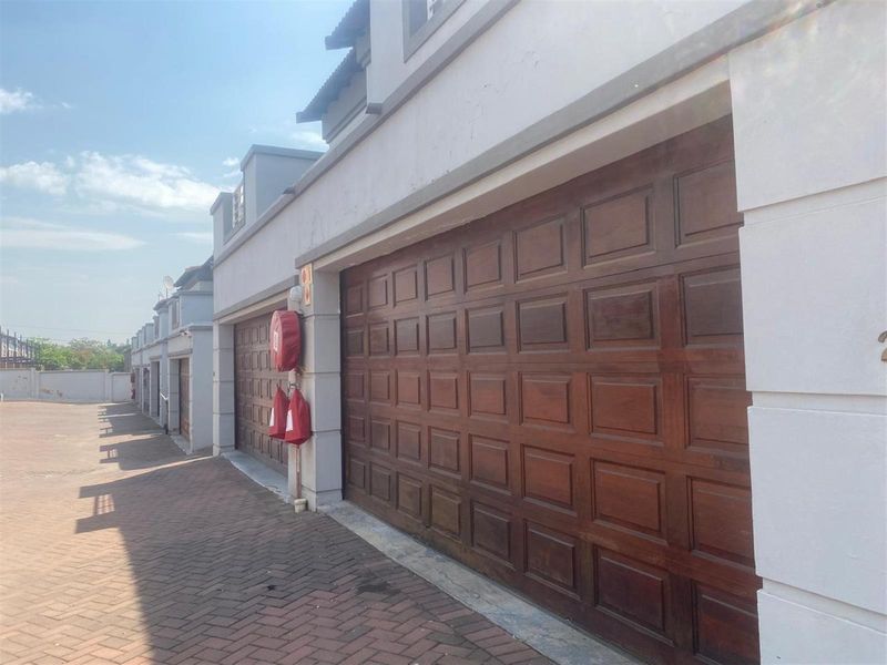 Townhouse For Sale in Ferndale, Randburg - Photo 5