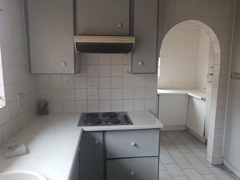 4 Bedroom House For Sale in Diepkloof Zone 3, Diepkloof, Soweto - Photo 6