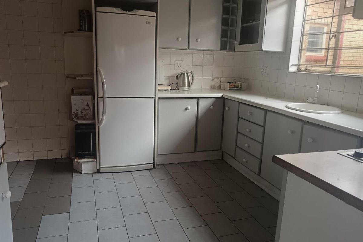 4 Bedroom House For Sale in Diepkloof Zone 3, Diepkloof, Soweto - Photo 4