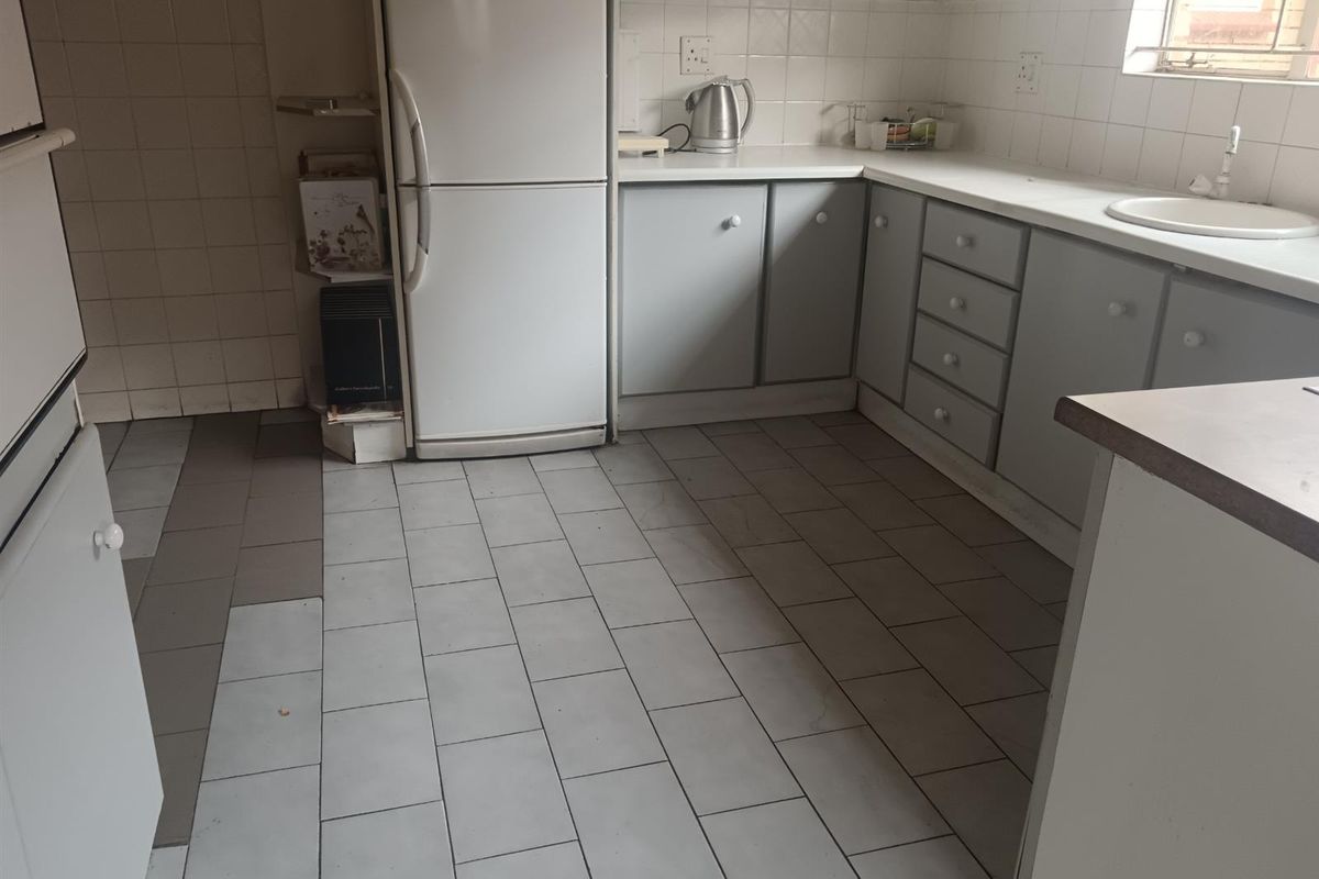 4 Bedroom House For Sale in Diepkloof Zone 3, Diepkloof, Soweto - Photo 5