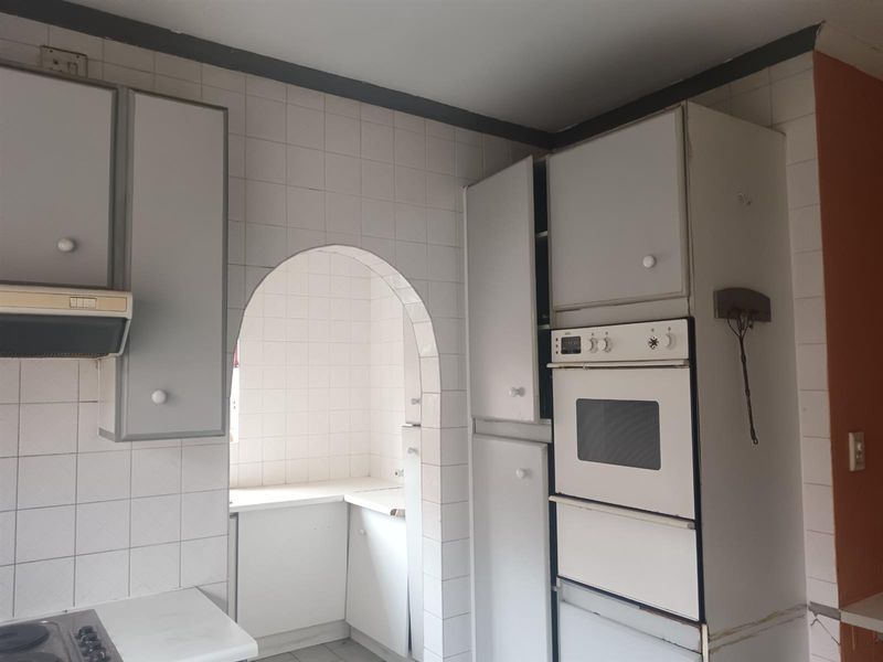 4 Bedroom House For Sale in Diepkloof Zone 3, Diepkloof, Soweto - Photo 7