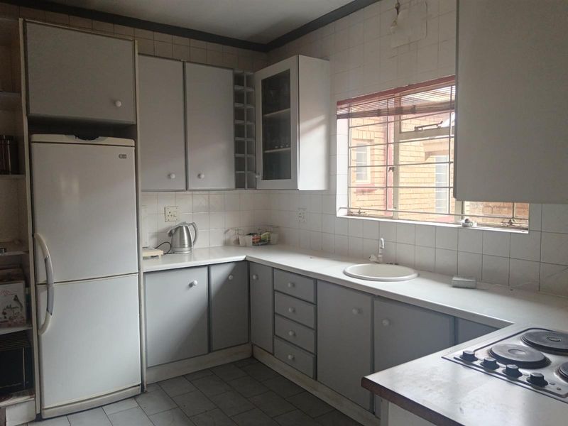 4 Bedroom House For Sale in Diepkloof Zone 3, Diepkloof, Soweto - Photo 2
