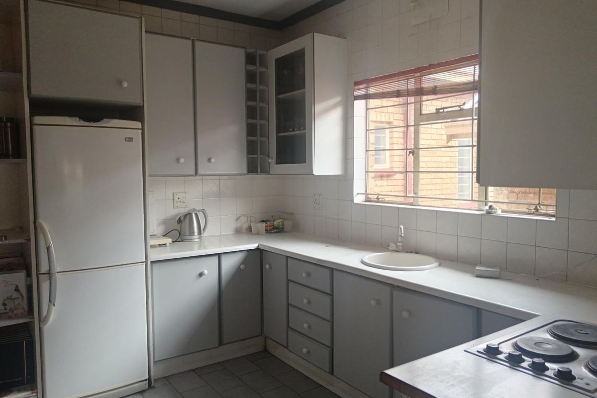 4 Bedroom House For Sale in Diepkloof Zone 3, Diepkloof, Soweto - Photo 2