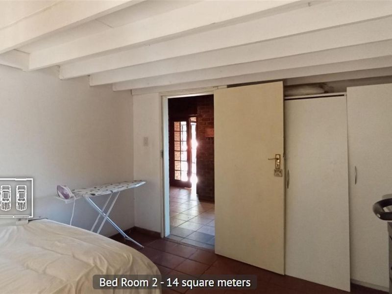 6 Bedroom House For Sale in Moreleta Park, Pretoria - Photo 7